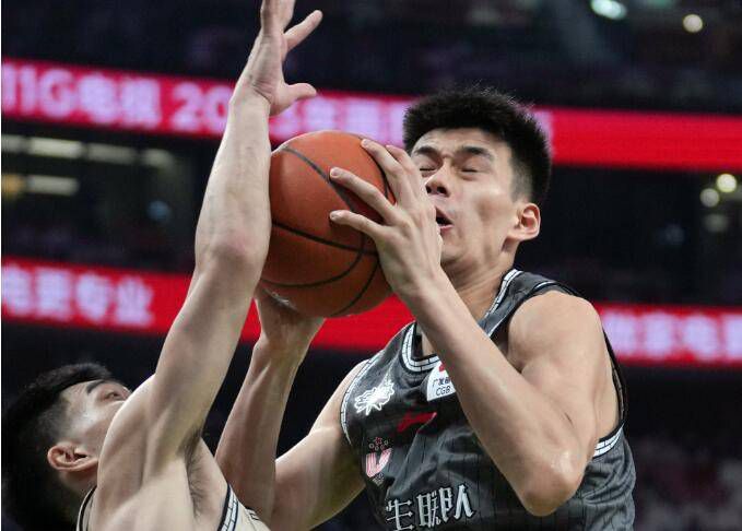 观众们在看到缉毒干警们的成长与抉择，除了崇敬亦多了一份感情